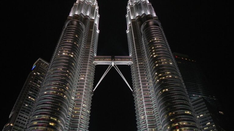 10 Countries Where Tourists Are Truly Welcome (And 3 Where They're Not)