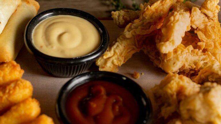 The Dinner Party Rule: 10 Dishes Hosts Avoid Serving to Large Groups