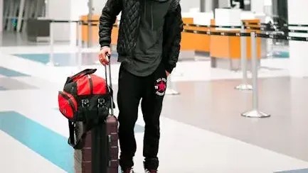 If You Wear These 10 Items to the Airport, You Might Annoy Other Travelers