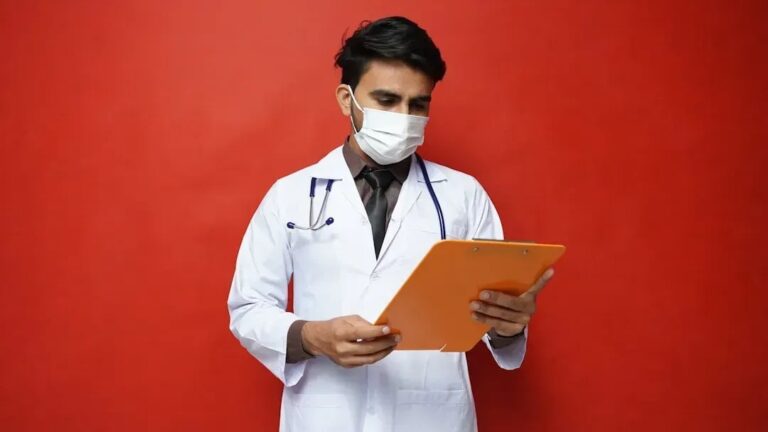 5 Red Flags in a Doctor's Waiting Room That Should Make You Leave