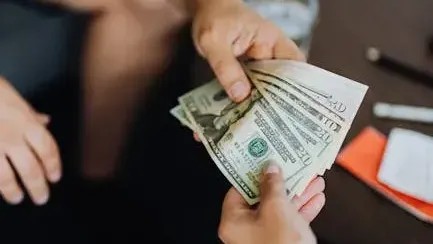 I Help the Wealthy Invest: 11 Things They Never Brag About