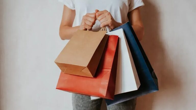 10 Everyday Choices That Secretly Signal Financial Stress