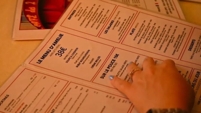 Why Former Restaurant Staff Recommend Checking the Menu Before Sitting