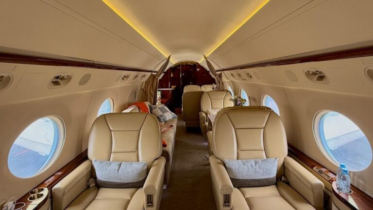 I Flew First Class for 5 Years - 6 Behaviors Crew Laugh About Later