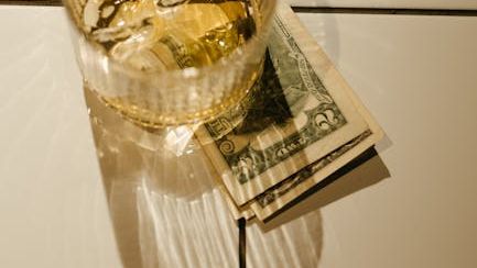 10 Restaurant Habits That Make Servers Instantly Judge You