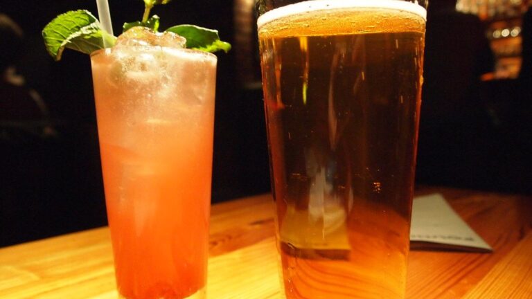 I'm a Bartender of 10 Years: 9 Drinks That Quietly Signal Low Tips