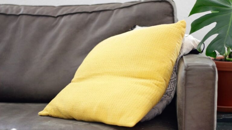 12 Subtle Signs Your Hotel Room May Not Have Been Properly Cleaned, According to Housekeepers