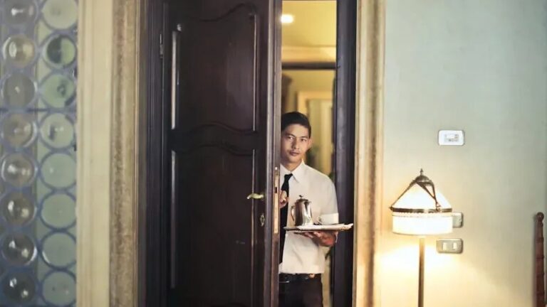 7 Houseguest Behaviors That Are Quietly Infuriating Your Hosts