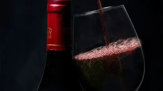 I'm a Sommelier: 5 Cheap Grocery Store Wines That Taste Like They Cost $100