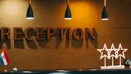 Hotel Staff Spot These 10 Things About You the Moment You Check In