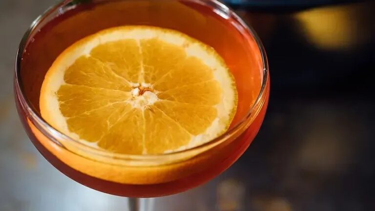 The Lemon Wedge Warning: 11 Reasons Servers Avoid Citrus in Their Own Drinks
