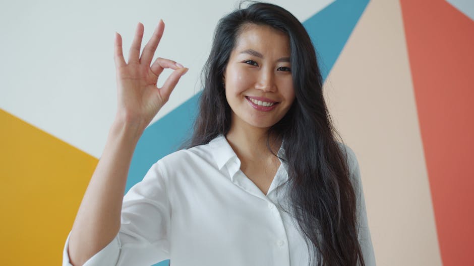 Avoid These 10 "Normal" Behaviors That Instantly Make People Judge You