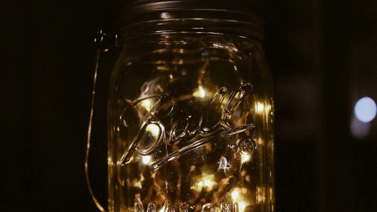 5 Ways to Turn Old Jars Into Stylish Home Decor